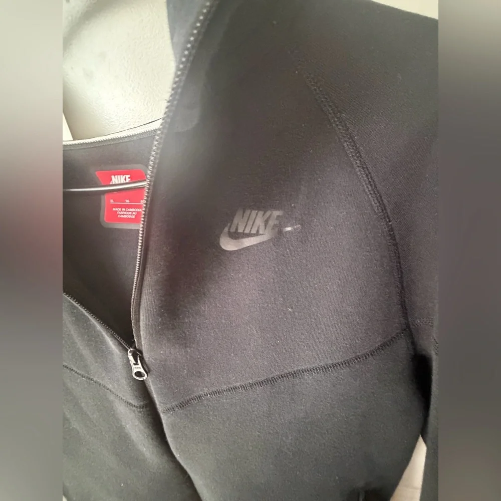 Boys Nike Tech - Black on Black